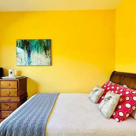 Quiet Room In Richmond Bagian luar foto